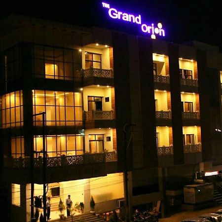 Hotel The Grand Orion Chinhat Esterno foto
